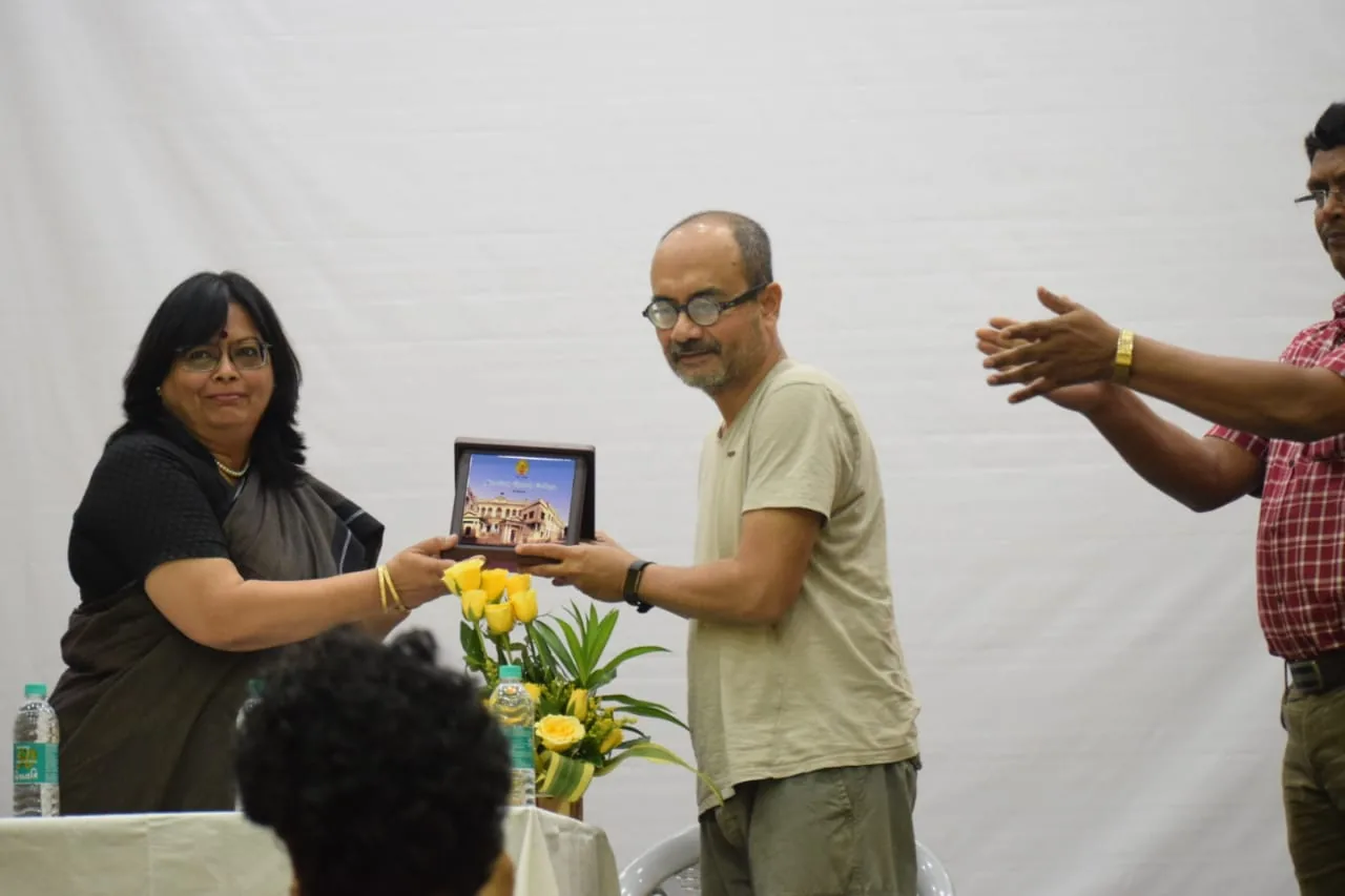 Ashoke Sen being felicitated at Scottish Church College, Kolkata, file photo