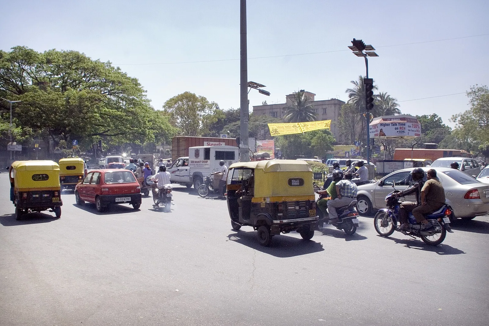 Cars, autorickshaws and motorcycles at a Bengaluru junction