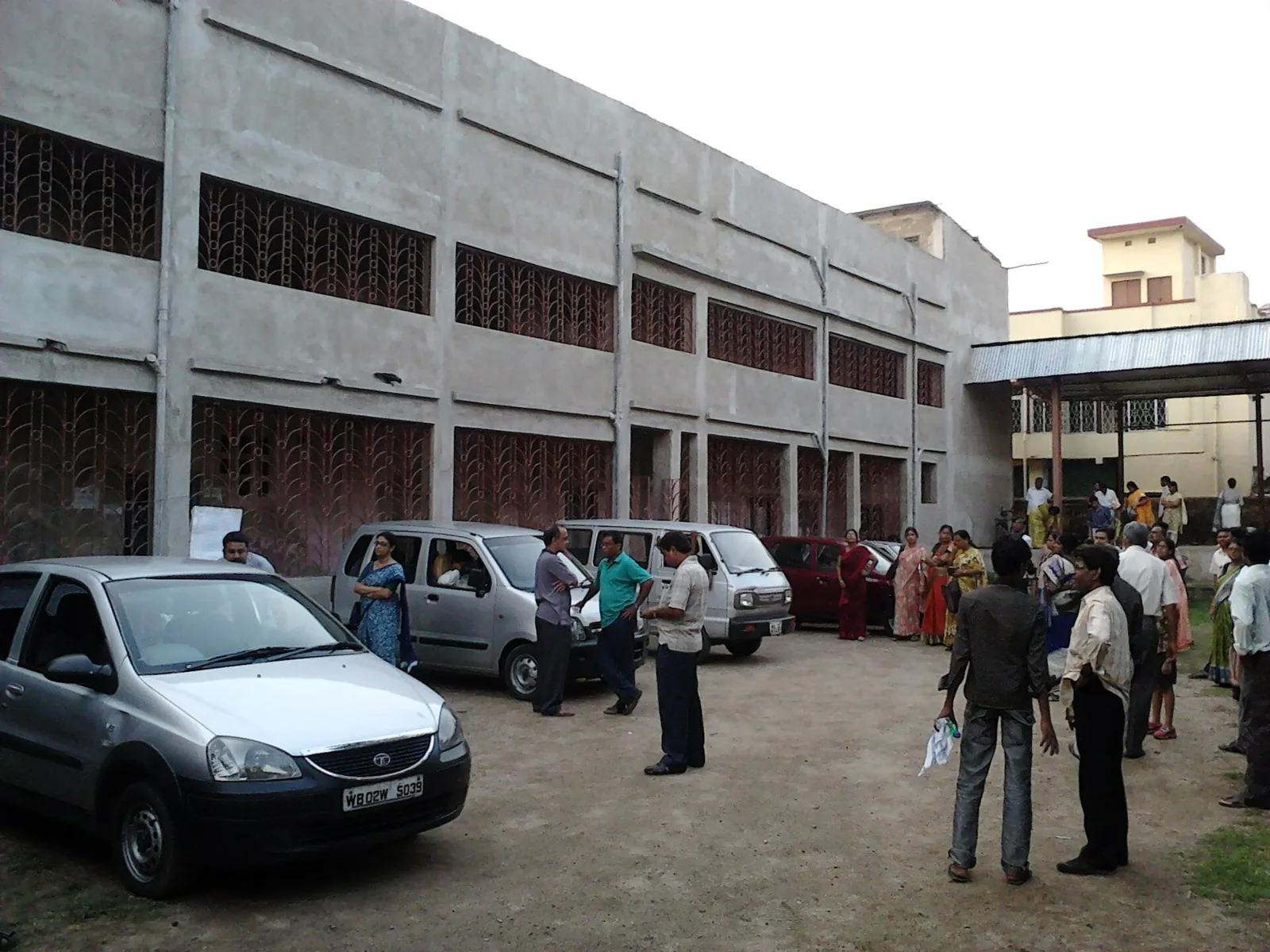 Crowd outside a school used as an entrance exam centre in Howrah, 2011