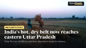 Farmers carrying a harvested crop in Azamgarh, eastern Uttar Pradesh, IMD climate study