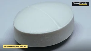 Medicine prices: a single white generic medicine tablet in close-up, file photo