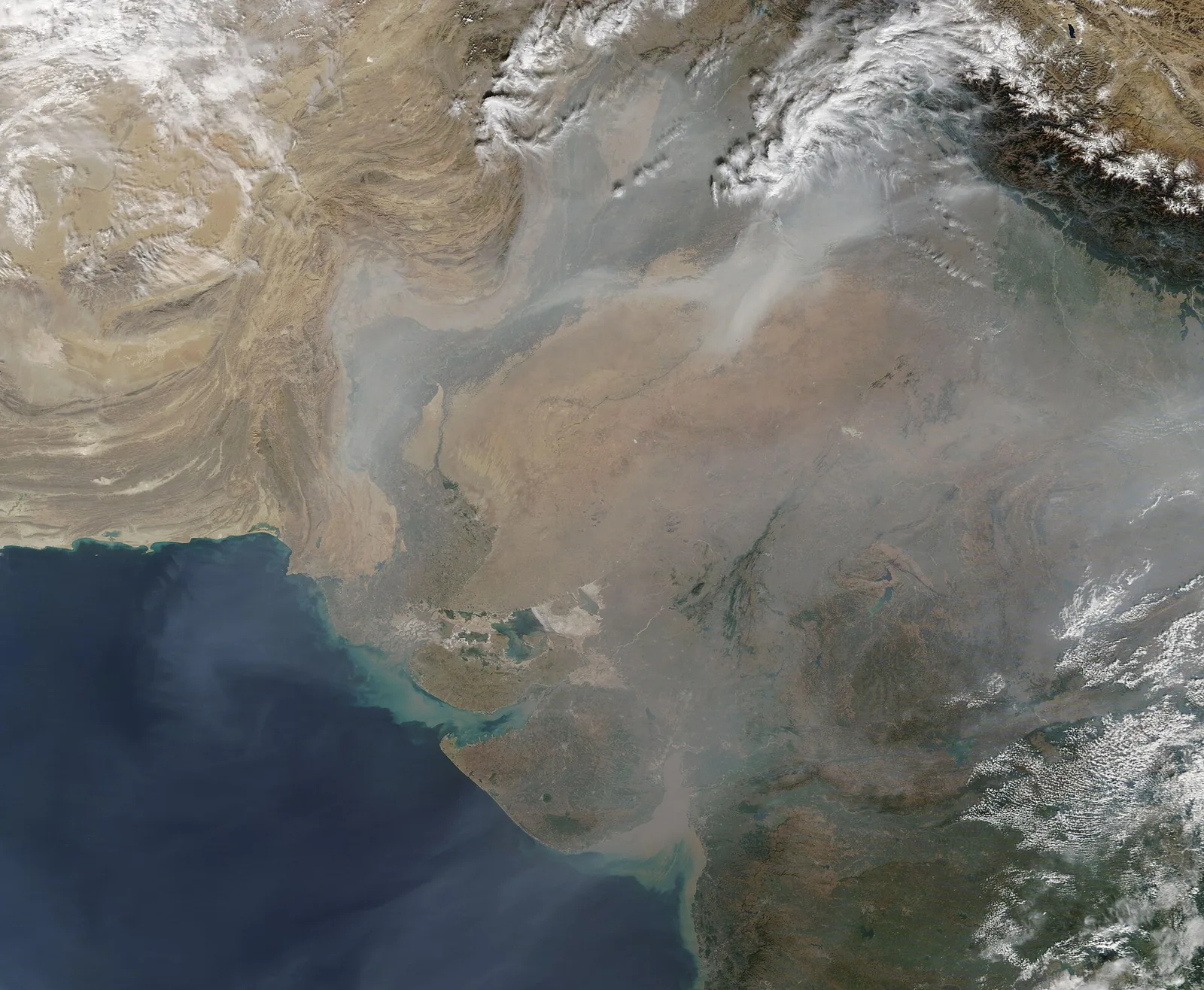 NASA satellite image of smoke haze over north India and Pakistan during the farm fire season