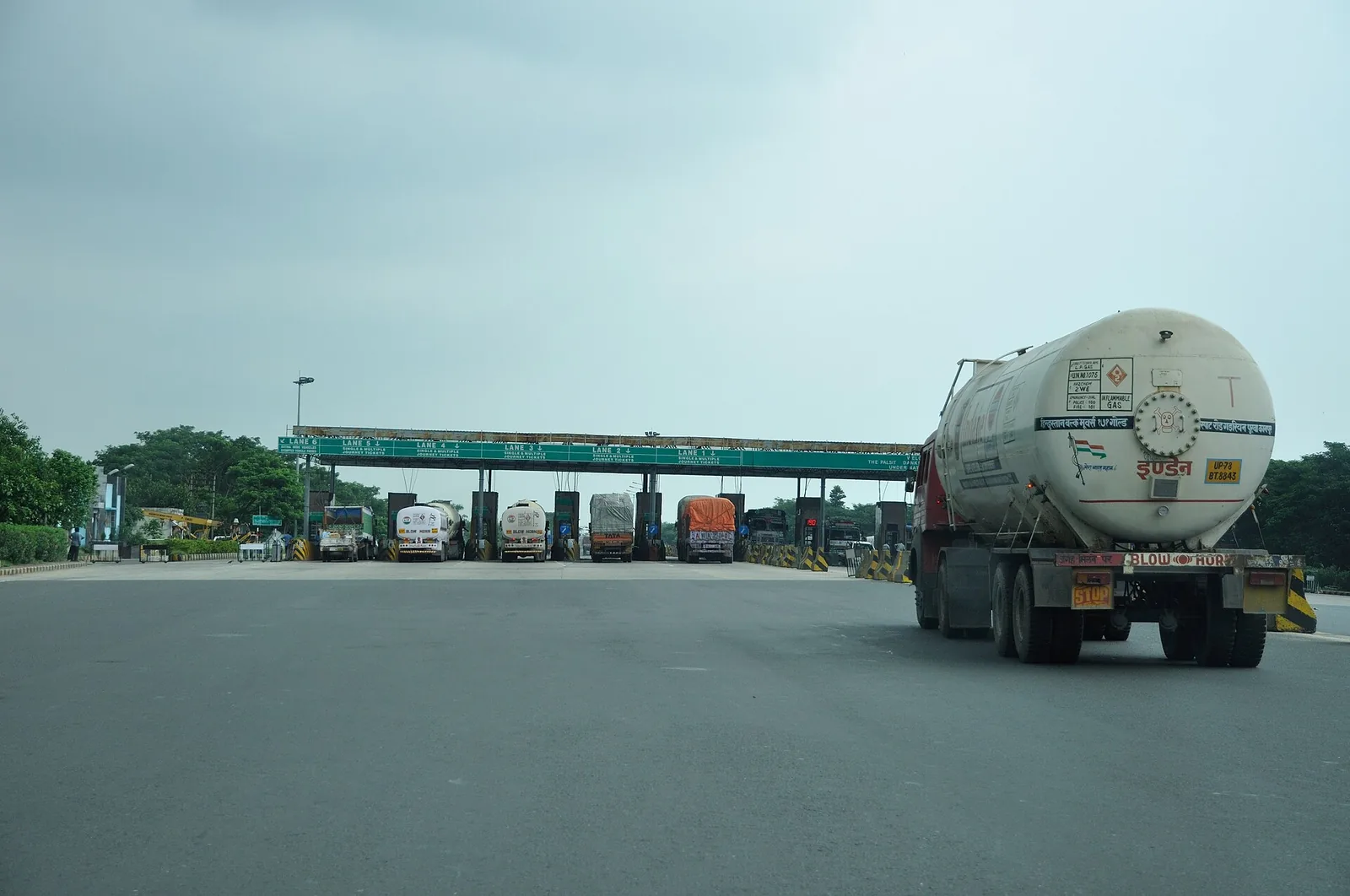 Palsit toll plaza near Bardhaman, West Bengal, on Asian Highway 1, 2014 file photo