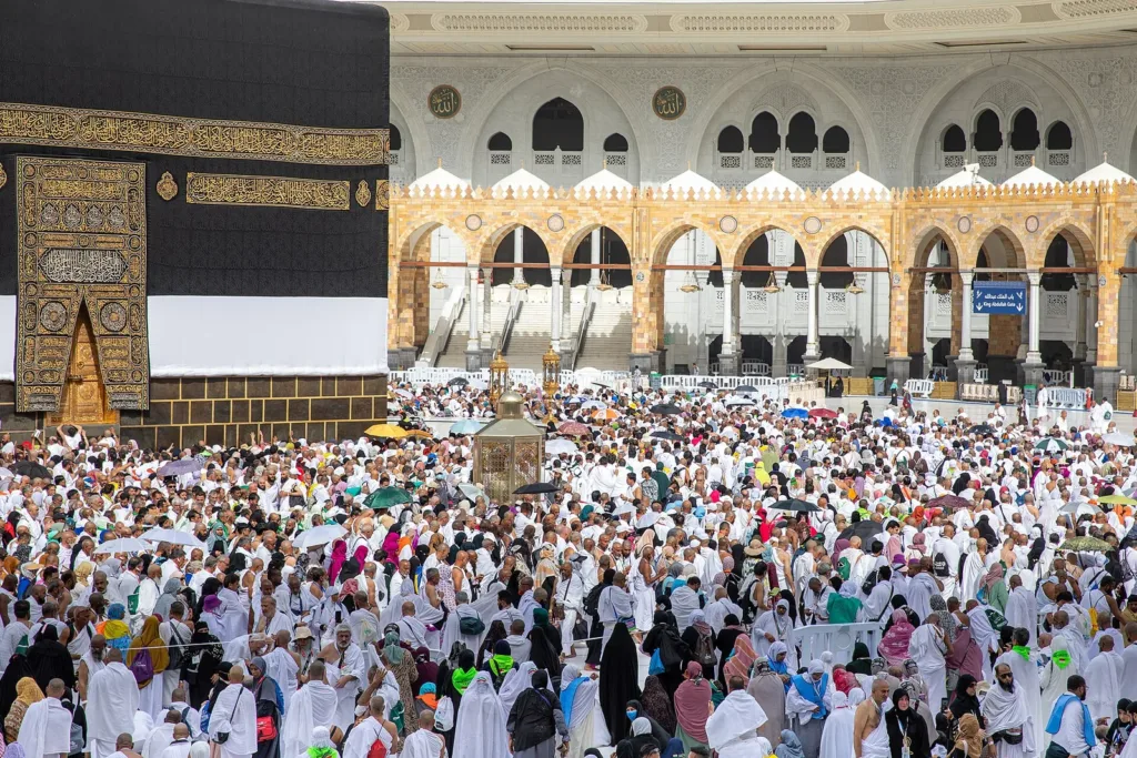 Pilgrims at the Masjid al-Haram in Makkah during the Saudi flight suspension