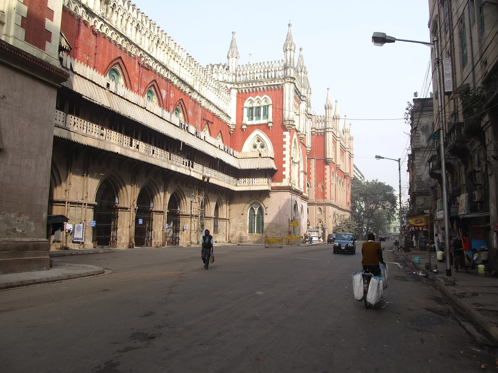 Street outside the Calcutta High Court building in Kolkata