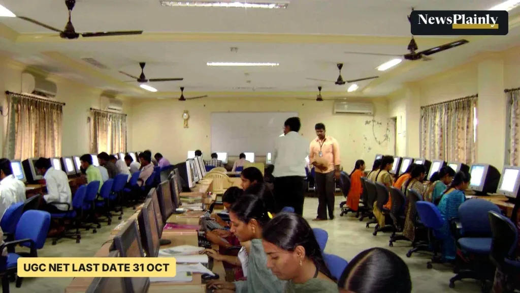 UGC NET last date: students at computers in a college computer lab in Andhra Pradesh, 2010 file photo